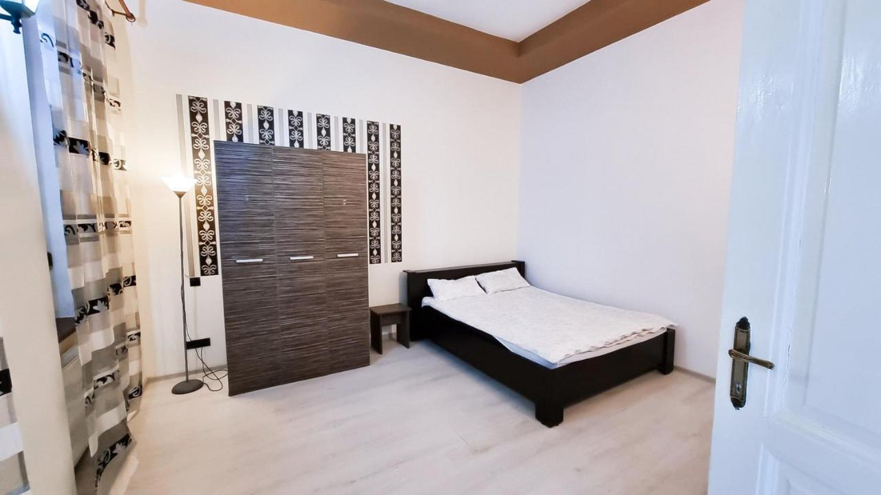 Simi Central Apartment Oradea Buitenkant foto