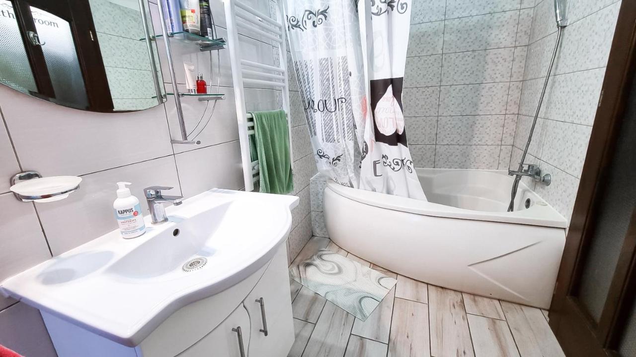 Simi Central Apartment Oradea Buitenkant foto